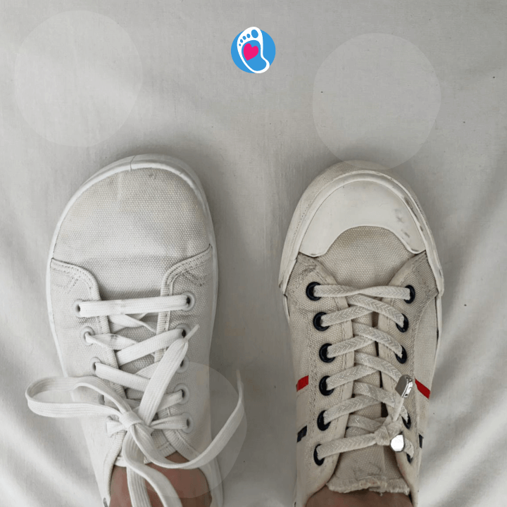 porownanie-buty-barefoot-klasyczne-haluks-noski-anatomiczne-Bosa-Stopka Dwa różne modele butów – barefoot i klasyczny – pokazujące różnice w przestrzeni dla palców przy haluksach