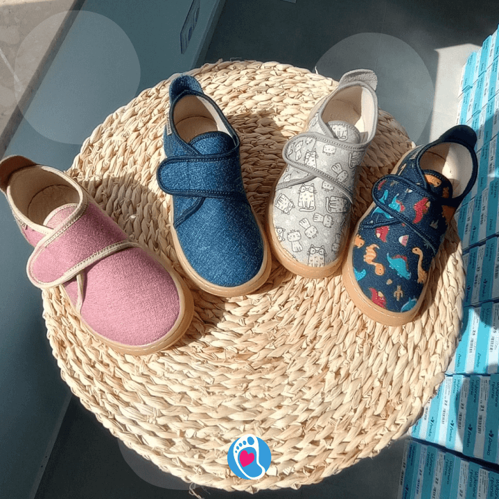ameko-buty-barefoot-kapcie-do-przedszkola-wielokolorowe-na-wystawie-slonecznej-Bosa-Stopka Kolorowe kapcie barefoot Ameko dla dzieci, idealne do przedszkola. Przewiewne, anatomiczne i lekkie jak chmurka