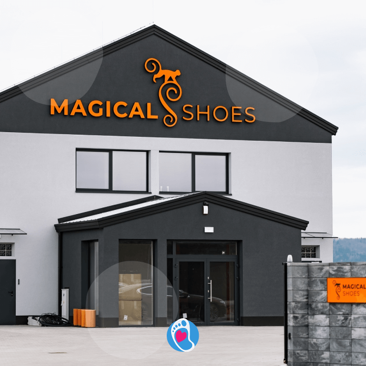 magicalshoes-buty-barefoot-modern-design-fabryka-butow-barefoot-polska-Bosa-Stopka Nowoczesna siedziba Magical Shoes w minimalistycznym stylu. Centrum tworzenia elastycznych butów barefoo