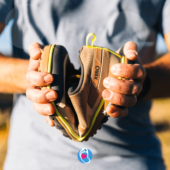 xero-shoes-buty-barefoot-mesa-trail-elastyczne-serce-z-natury-pasja-Bosa-Stopka. Buty barefoot Xero Mesa Trail zgięte w kształt serca – symbol miłości do natury, swobody i anatomicznego komfortu